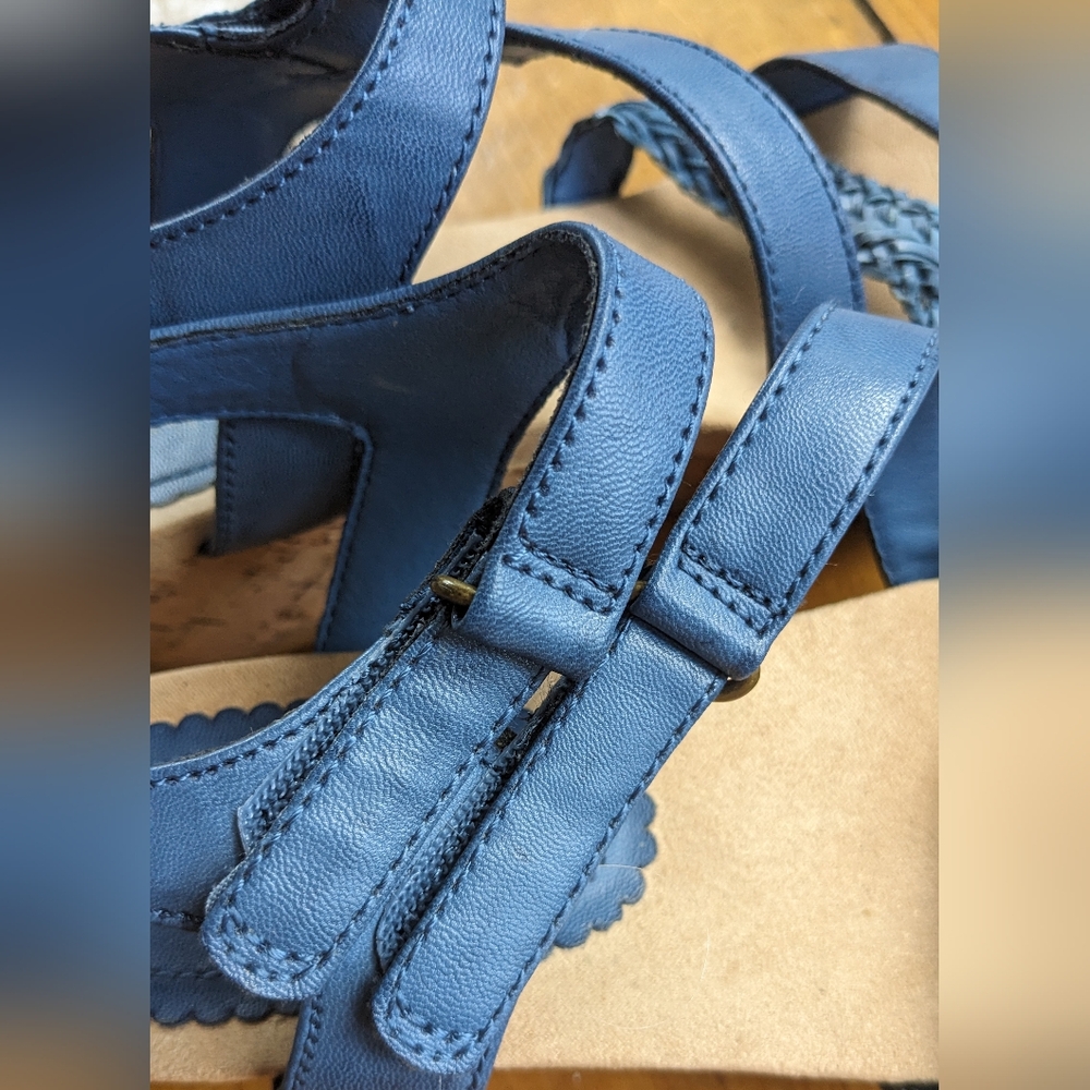 BareTraps Blue Wedge Sandals - Picture 4 of 10